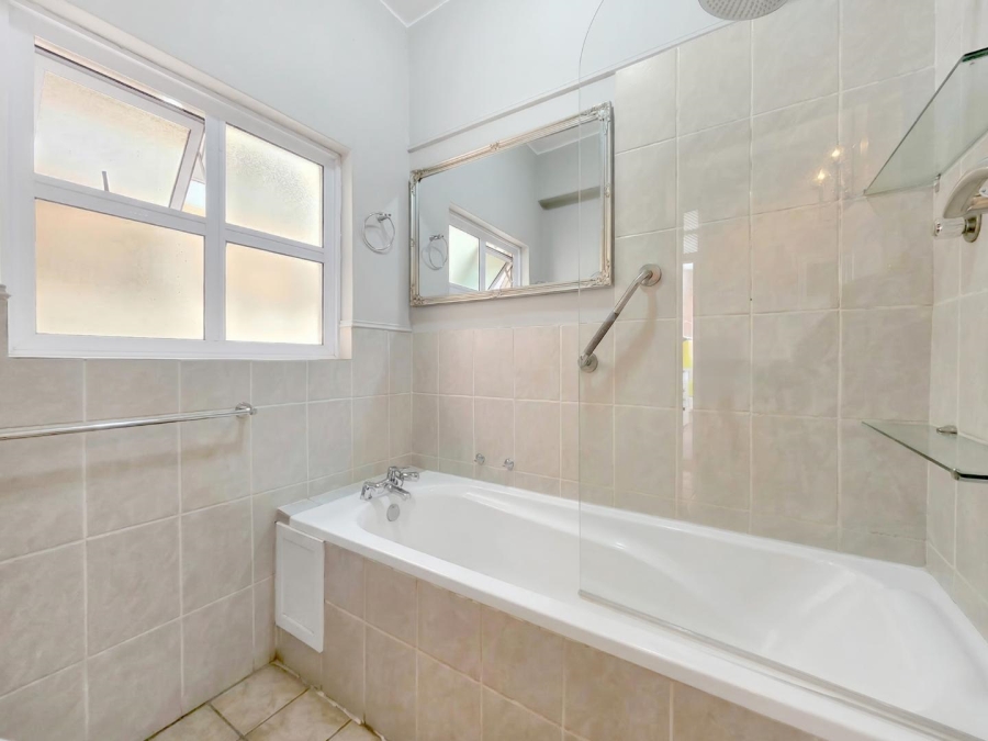 2 Bedroom Property for Sale in Sea Point Western Cape